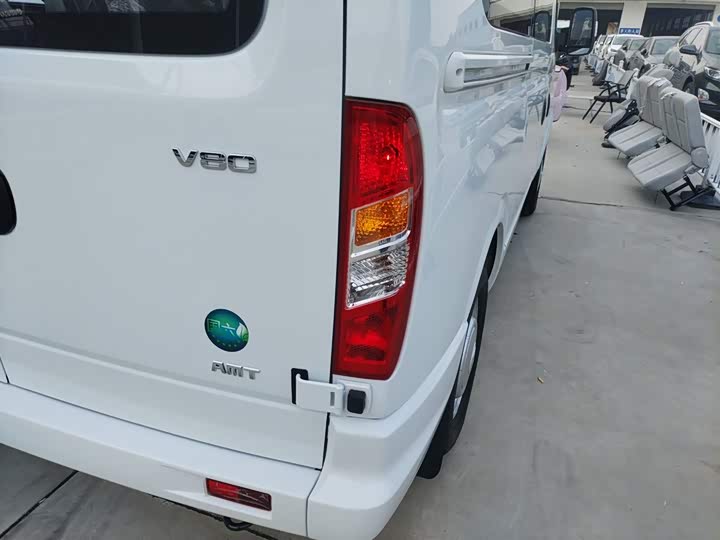 Фото 8 - Maxus V80