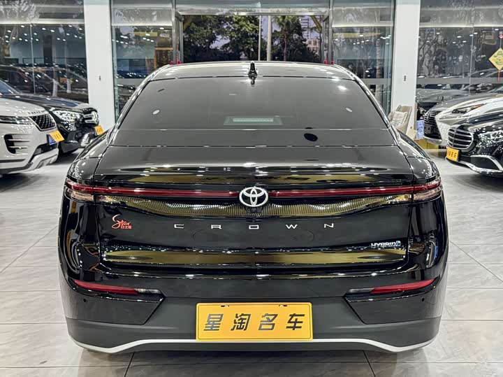 Фото 4 - Toyota Crown SportCross