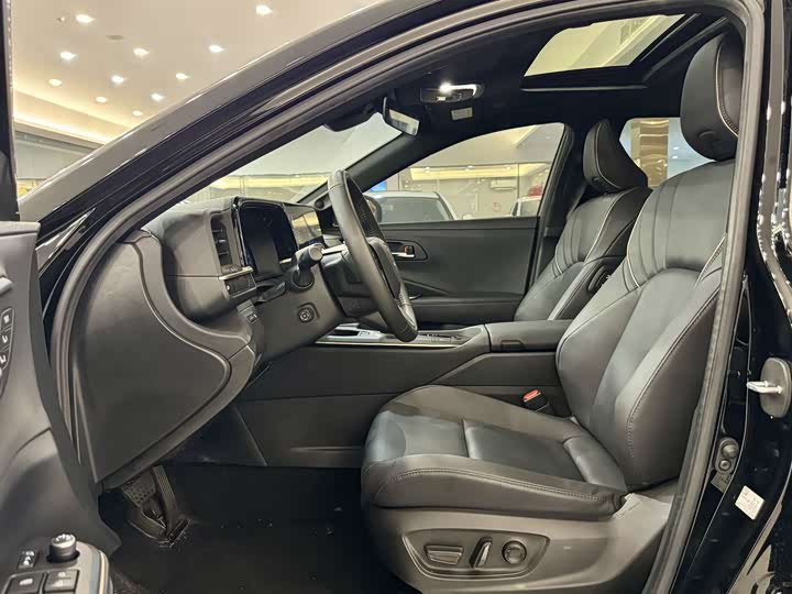 Фото 8 - Toyota Crown SportCross