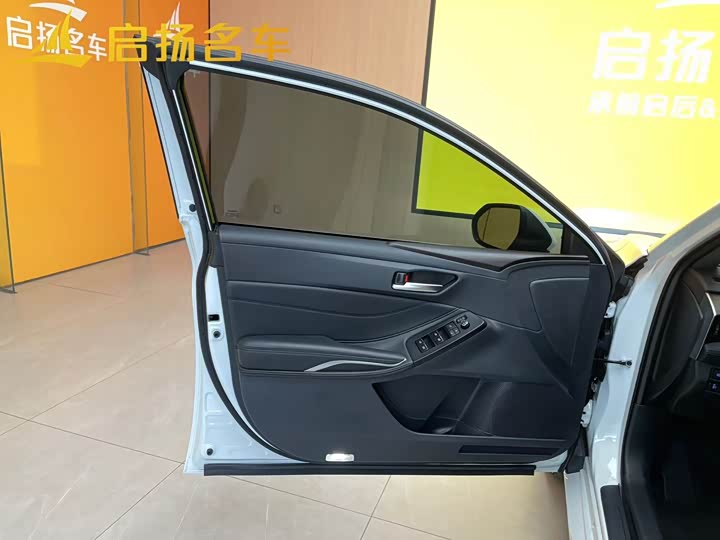 Фото 6 - Toyota Avalon