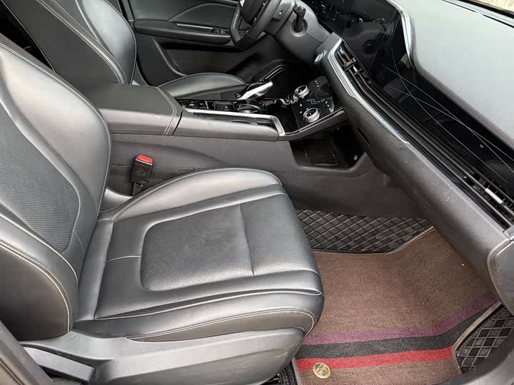 Фото 9 - Bestune B70