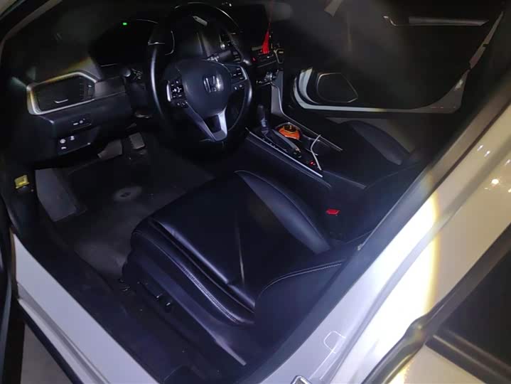 Фото 9 - Honda Accord