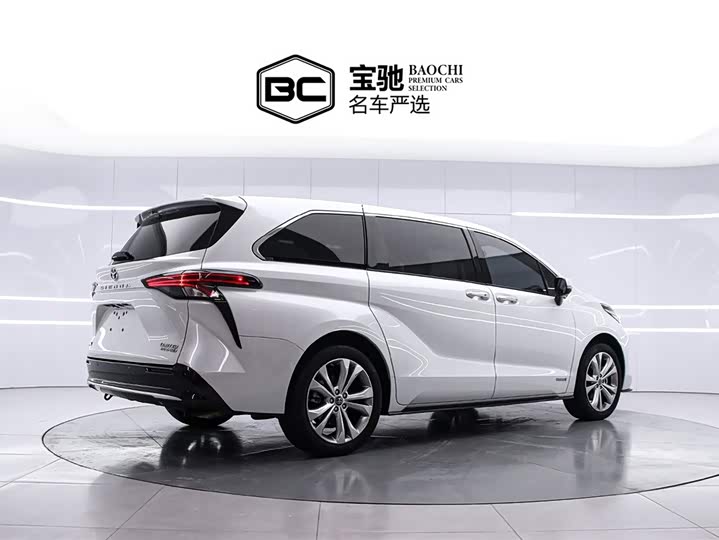 Фото 3 - Toyota Sienna