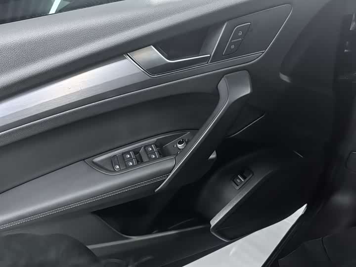 Фото 4 - Audi Q5L