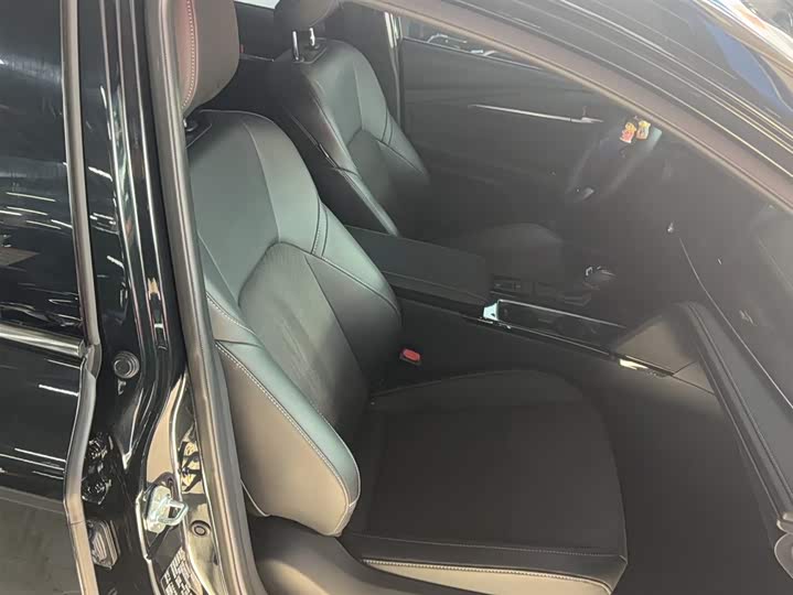 Фото 3 - Toyota Camry