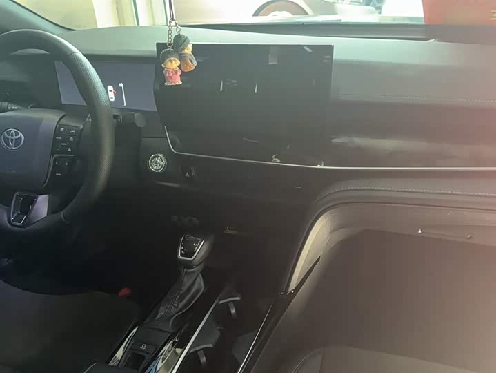 Фото 6 - Toyota Camry