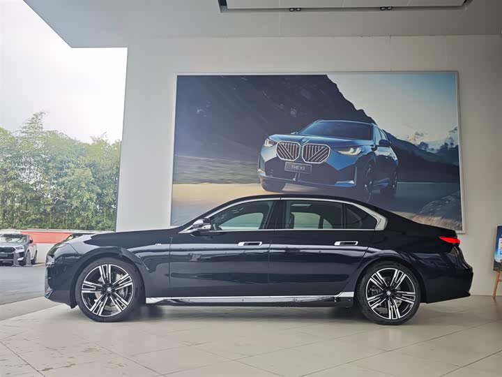 Фото 2 - BMW 7 Series