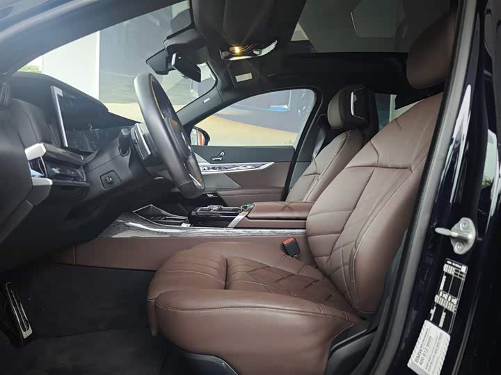 Фото 9 - BMW 7 Series