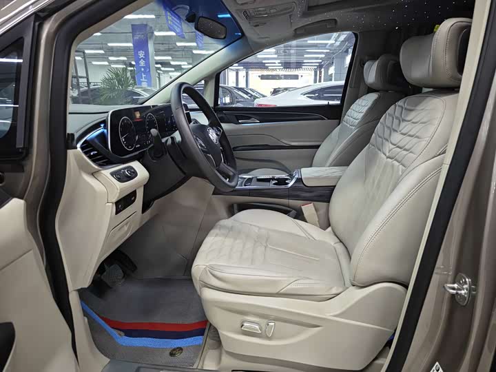 Фото 5 - Buick GL8 ES