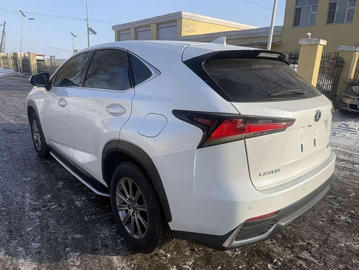 Фото 2 - Lexus NX