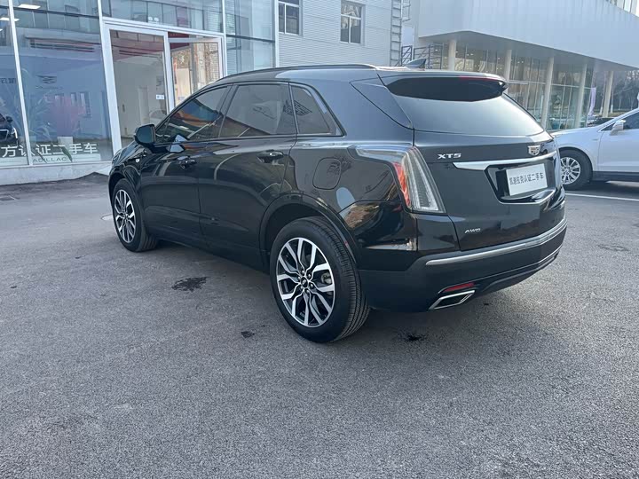 Фото 6 - Cadillac XT5