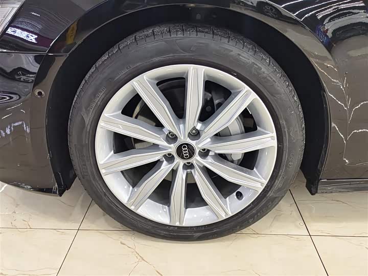 Фото 5 - Audi A6L