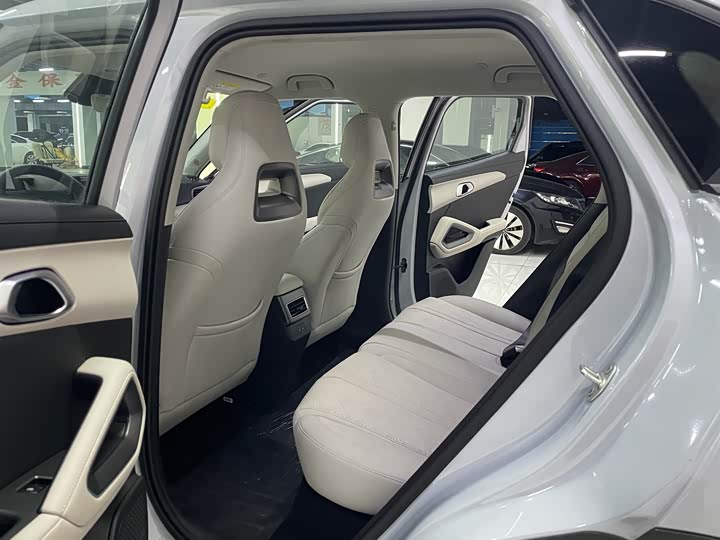 Фото 9 - BYD Yuan Up