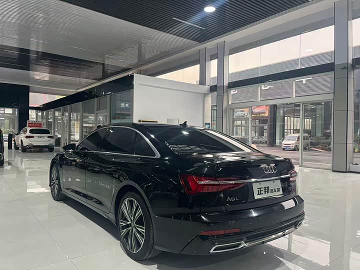 Фото 5 - Audi A6L