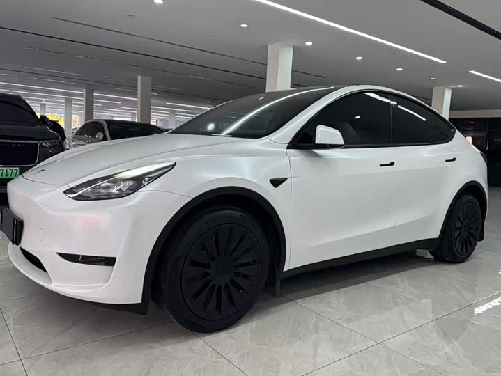Фото 1 - Tesla Model Y
