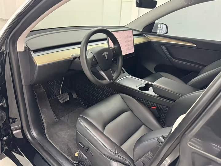 Фото 6 - Tesla Model Y