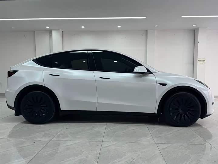 Фото 8 - Tesla Model Y