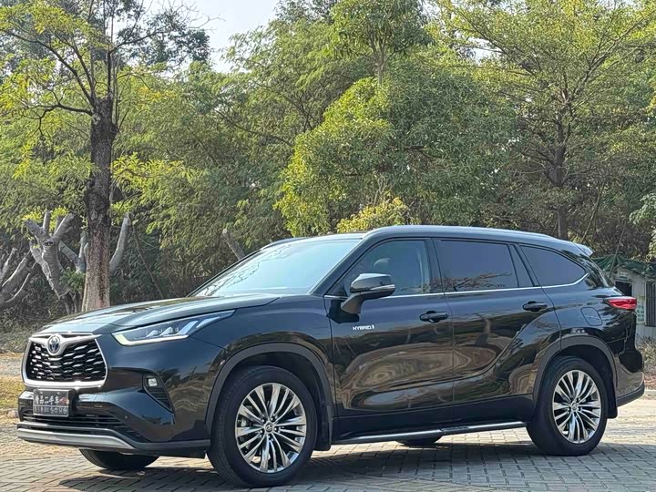 Фото 1 - Toyota Highlander