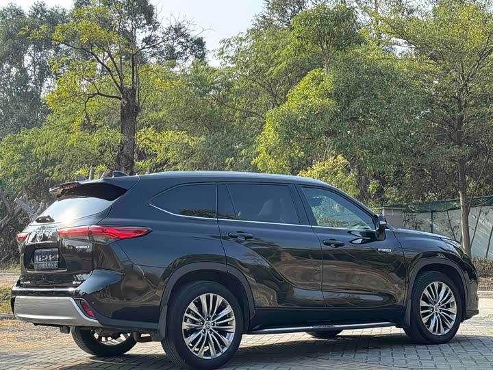 Фото 4 - Toyota Highlander