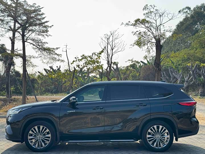 Фото 8 - Toyota Highlander