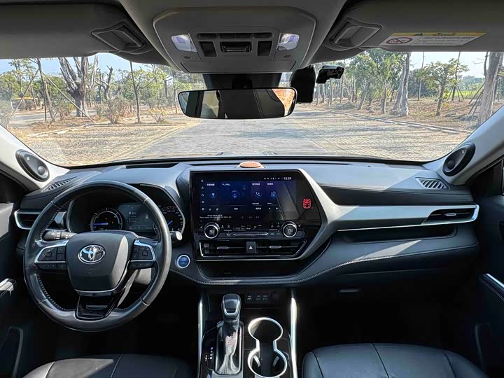 Фото 9 - Toyota Highlander