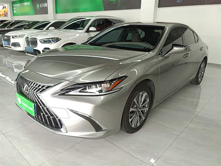 Фото 2 - Lexus ES