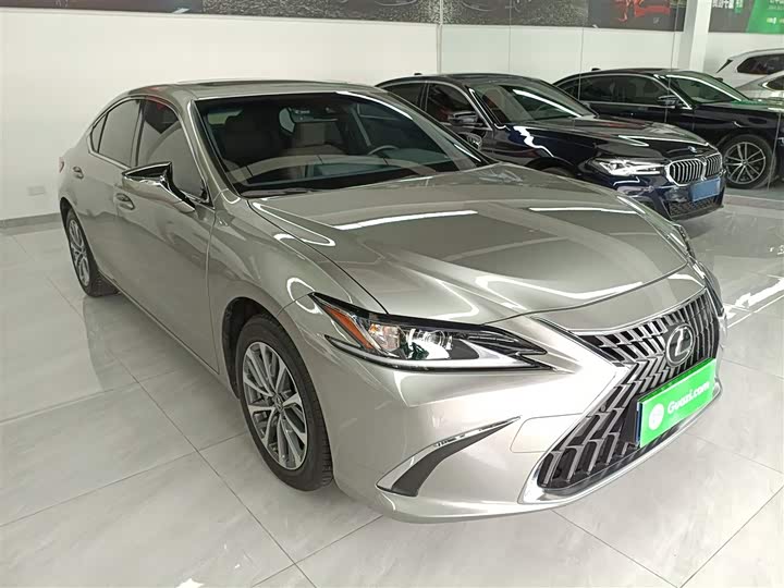 Фото 4 - Lexus ES