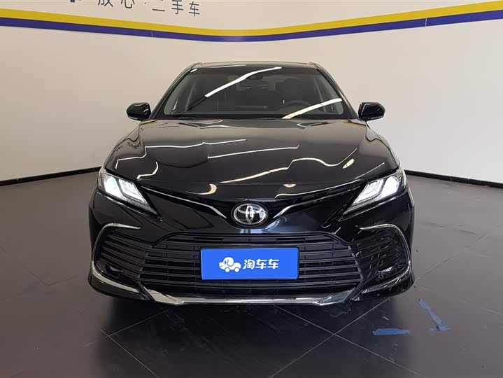 Фото 2 - Toyota Camry