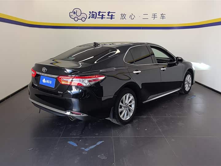 Фото 3 - Toyota Camry