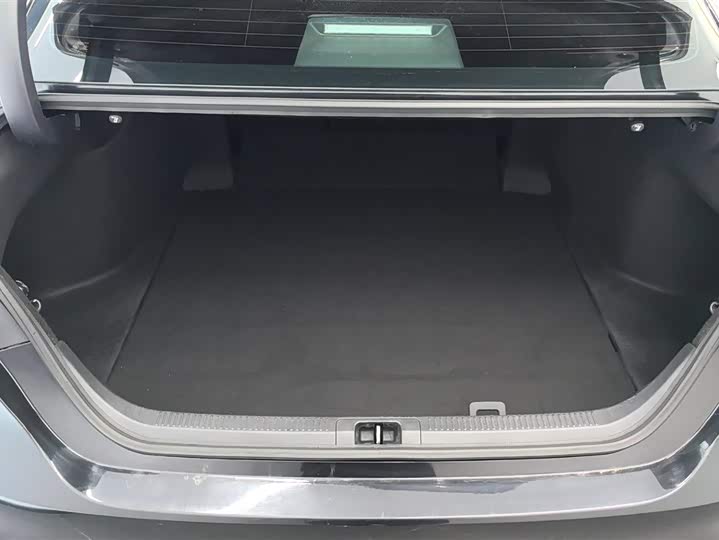 Фото 4 - Toyota Camry