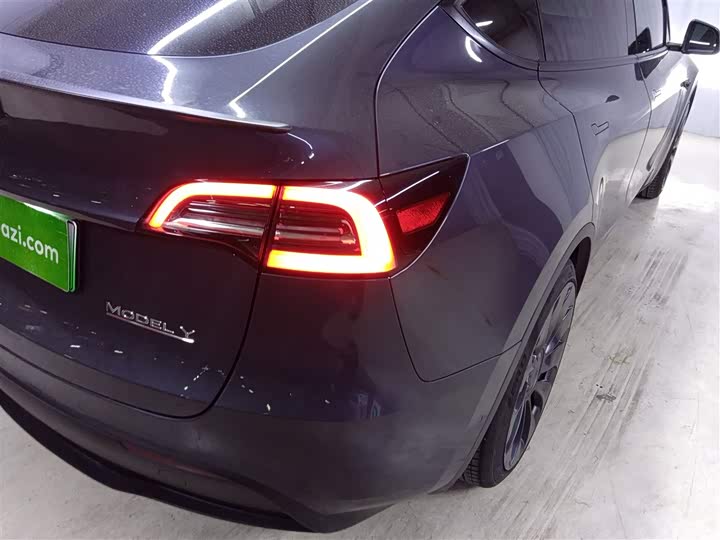 Фото 8 - Tesla Model Y