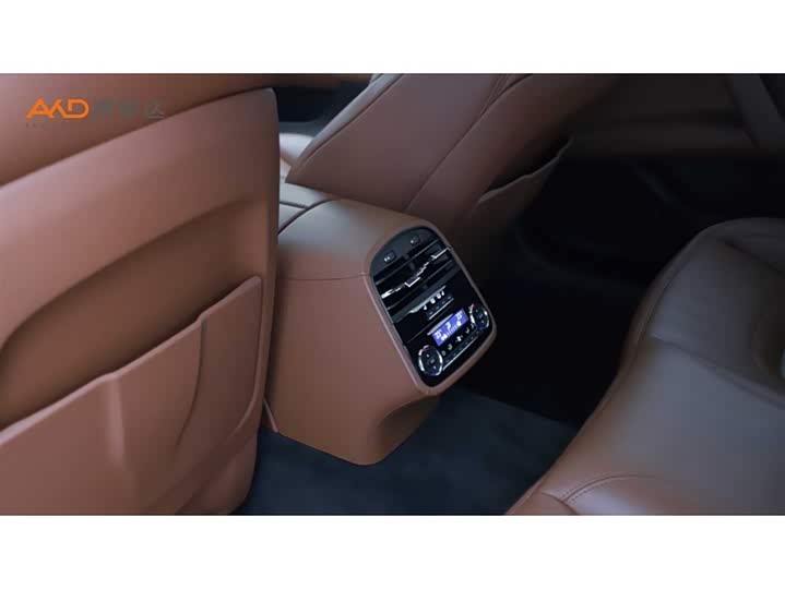 Фото 9 - Maserati Quattroporte