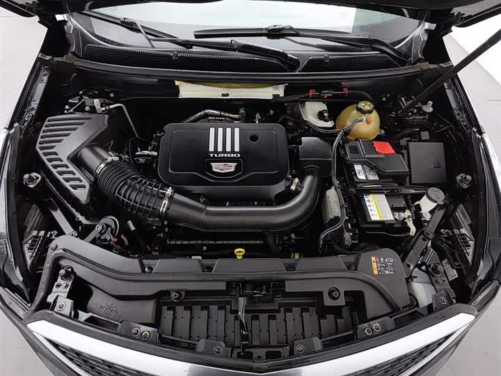 Фото 6 - Cadillac XT5