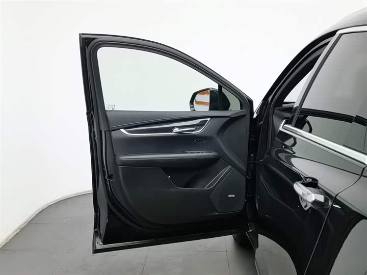 Фото 8 - Cadillac XT5