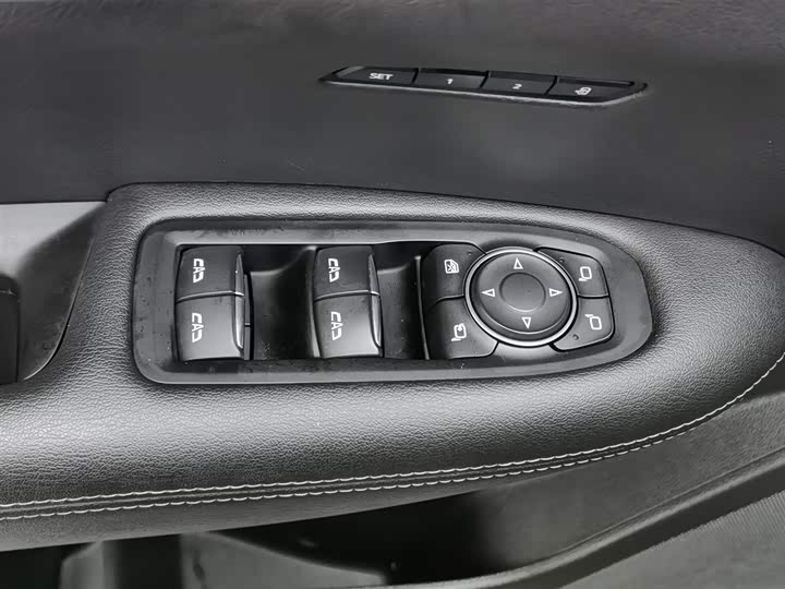 Фото 9 - Cadillac XT5