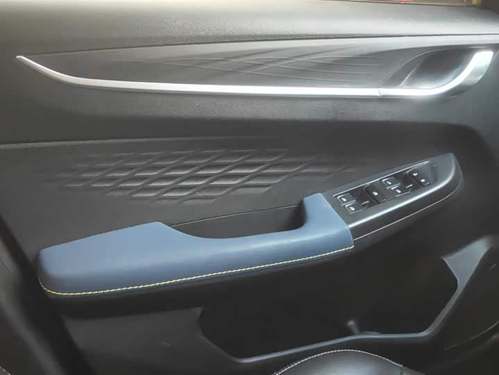 Фото 7 - Geely Geometry EX3