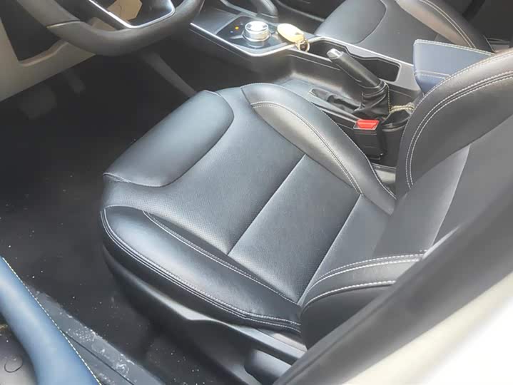 Фото 9 - Geely Geometry EX3