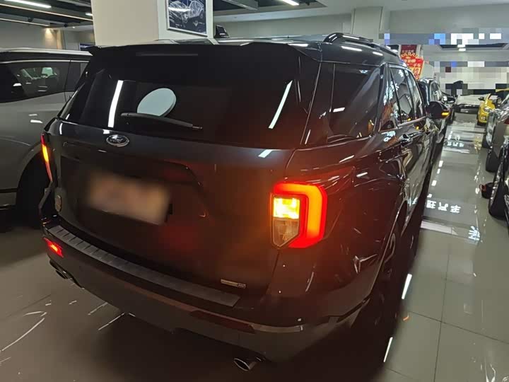 Фото 7 - Ford Explorer