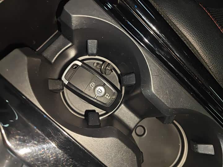 Фото 9 - Ford Explorer