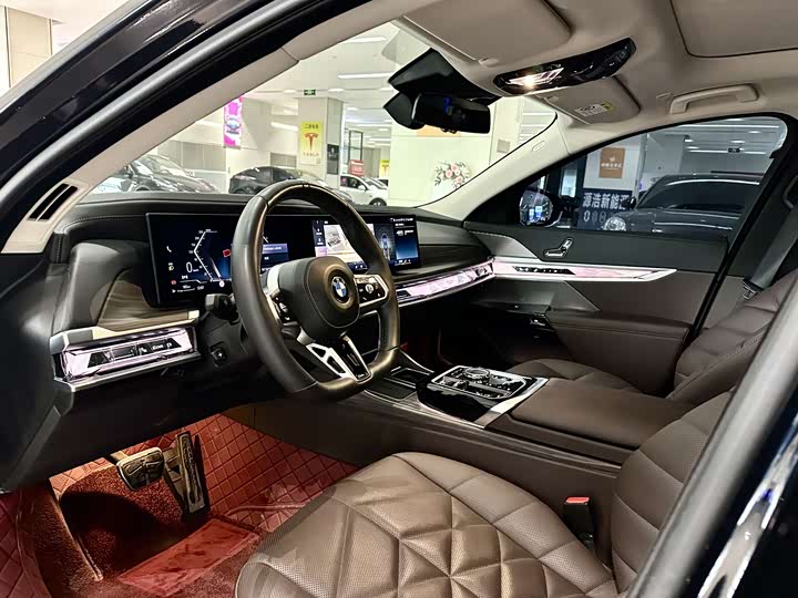 Фото 4 - BMW 7 Series