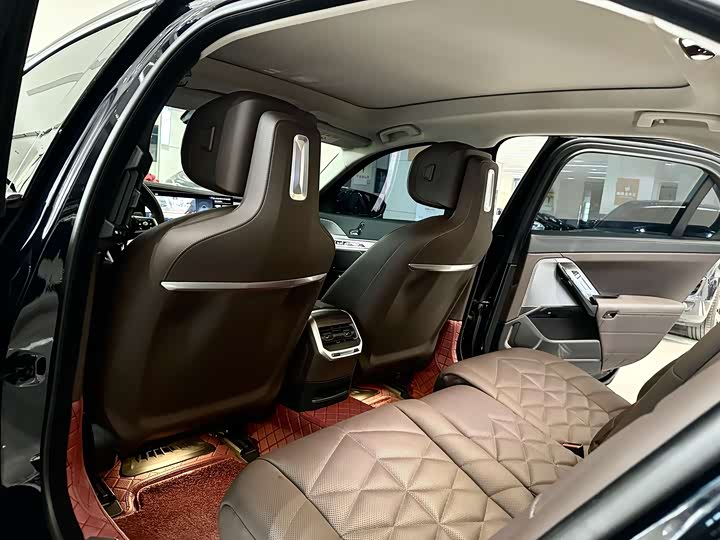 Фото 6 - BMW 7 Series