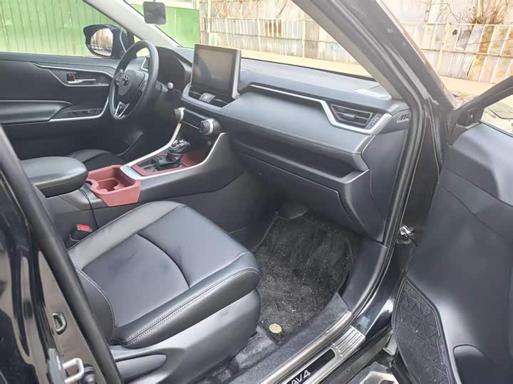 Фото 3 - Toyota RAV4