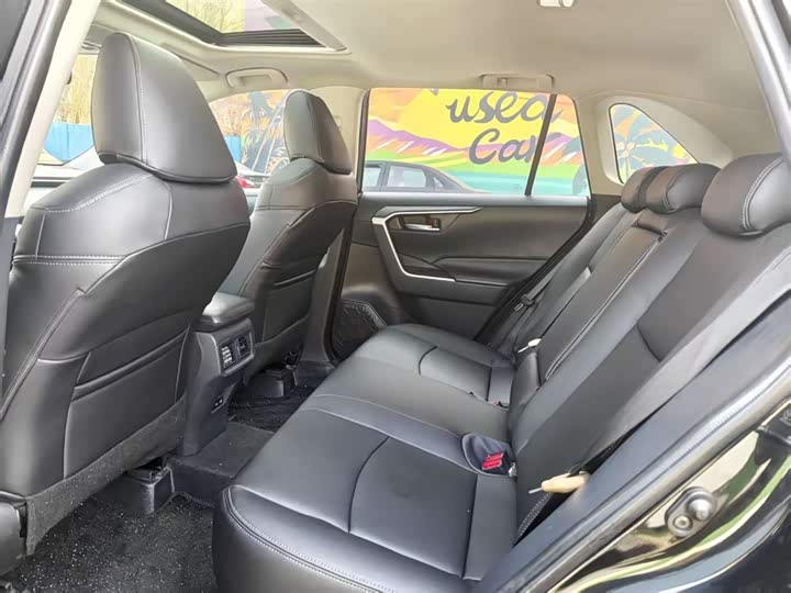 Фото 6 - Toyota RAV4