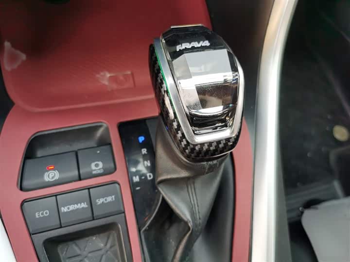 Фото 7 - Toyota RAV4