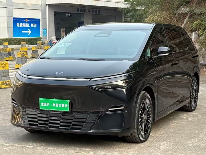 Фото 1 - XPeng X9