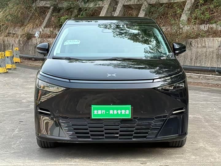 Фото 2 - XPeng X9