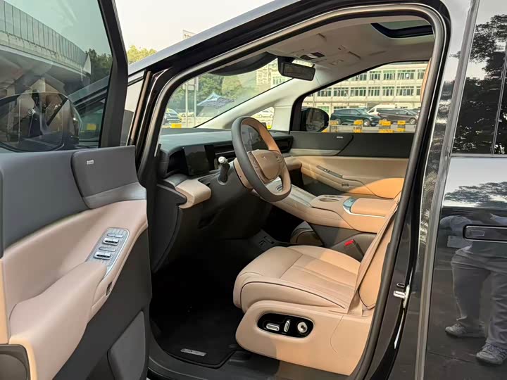 Фото 4 - XPeng X9