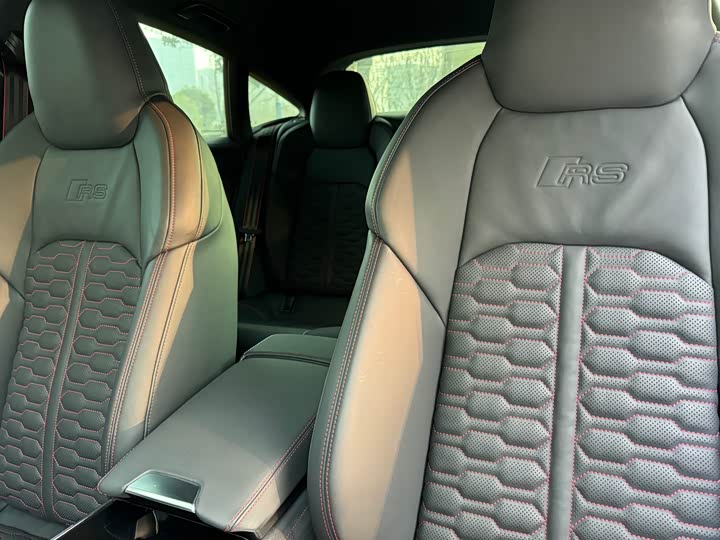 Фото 8 - Audi RS 7