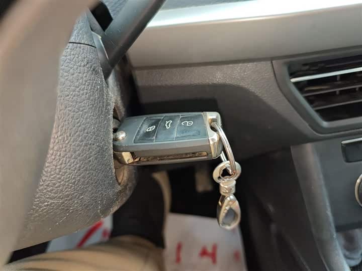 Фото 9 - Volkswagen Lavida