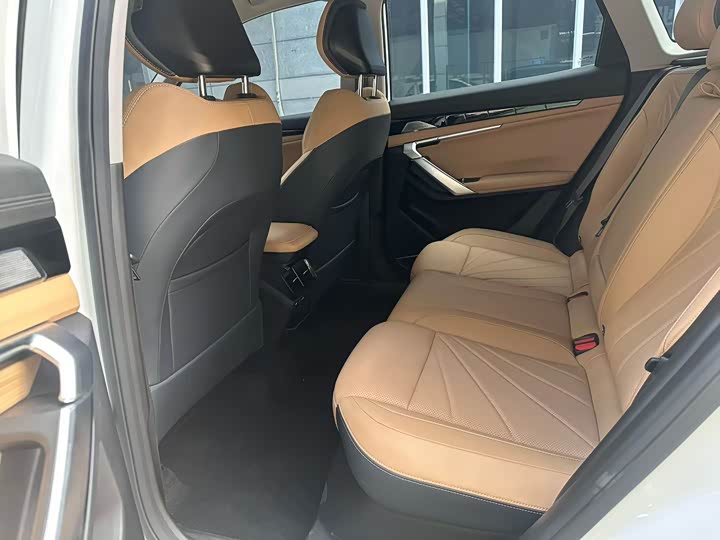 Фото 6 - Geely Atlas L